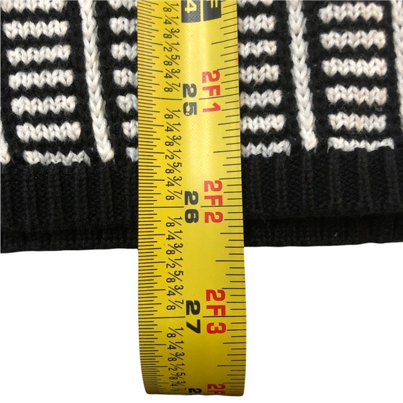 Women’s Guess Cowl Neck Sweater in Black & White Geometric Funky Pattern SZ L - Picture 7 of 9